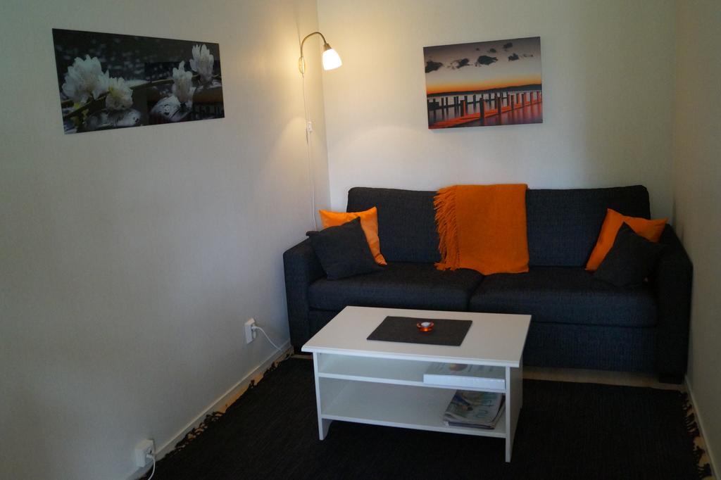 Hjortoe Stugor & Stockhus Finstrom Ruang foto