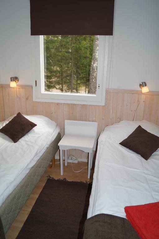 Hjortoe Stugor & Stockhus Finstrom Ruang foto